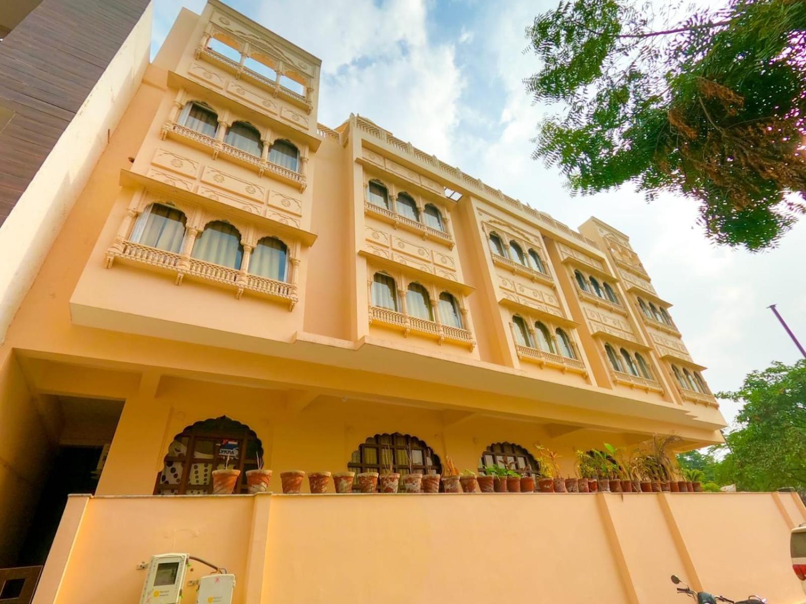 The Taj Vista Agra- Walking Distance To Taj Mahal Hotel Агра Екстериор снимка