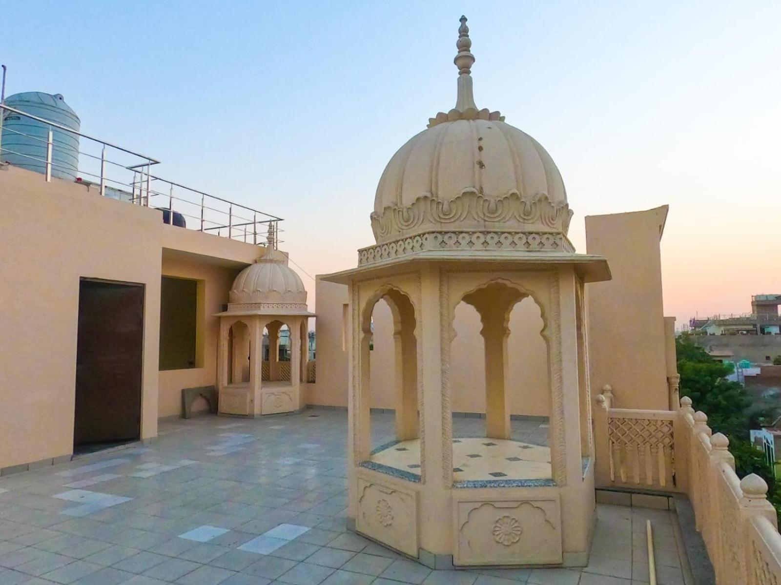 The Taj Vista Agra- Walking Distance To Taj Mahal Hotel Агра Екстериор снимка