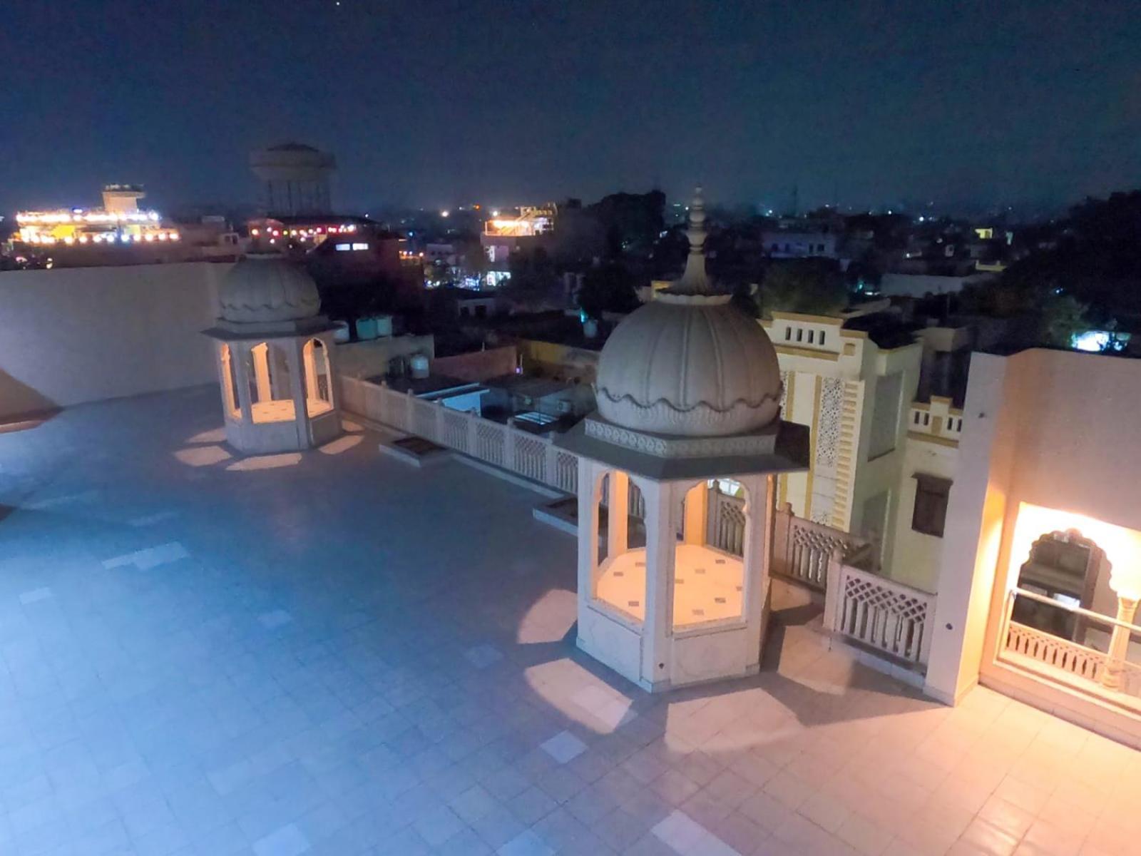 The Taj Vista Agra- Walking Distance To Taj Mahal Hotel Агра Екстериор снимка