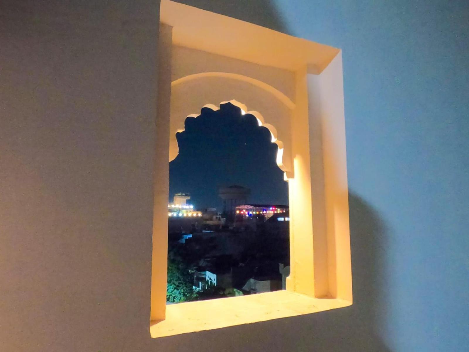 The Taj Vista Agra- Walking Distance To Taj Mahal Hotel Агра Екстериор снимка