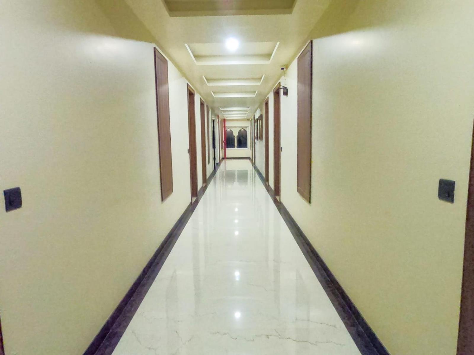 The Taj Vista Agra- Walking Distance To Taj Mahal Hotel Агра Екстериор снимка